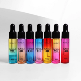 Aceite de cutícula y uñas con pipeta Komilfo, Aroma de Frutos del bosque, 10 ml.