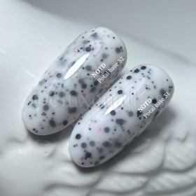 Potal Base 32 NAILSOFTHEDAY, base decorativa, blanco lechoso con hexágonos negro y rojo, 10 ml