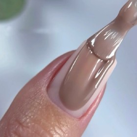 Cover Base 08 NAILSOFTHEDAY, base camuflaje, beige oscuro, 10 ml