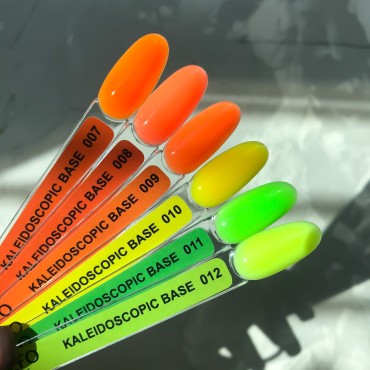 Base de color Kaleidoscopic 009 Komilfo, Naranja Neón, 8 ml
